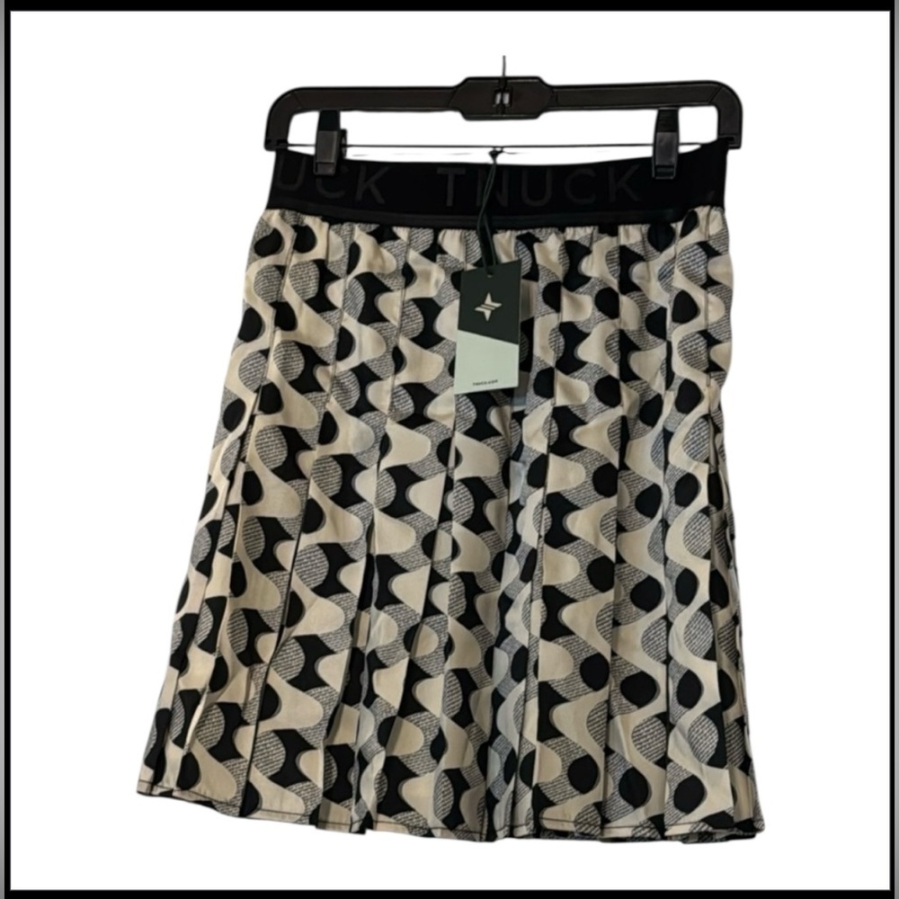 Tuckernuck Domino Geo Kathryn Mini Skirt S NWT Black Ivory Mod - Picture 3 of 8